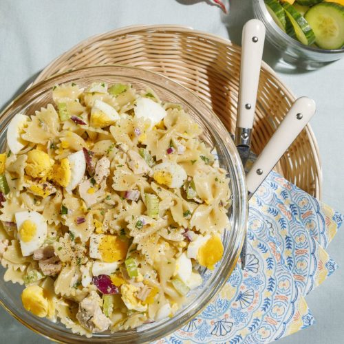 Sandwich d’œufs caprese/Salade de farfalle au thon et aux œufs
