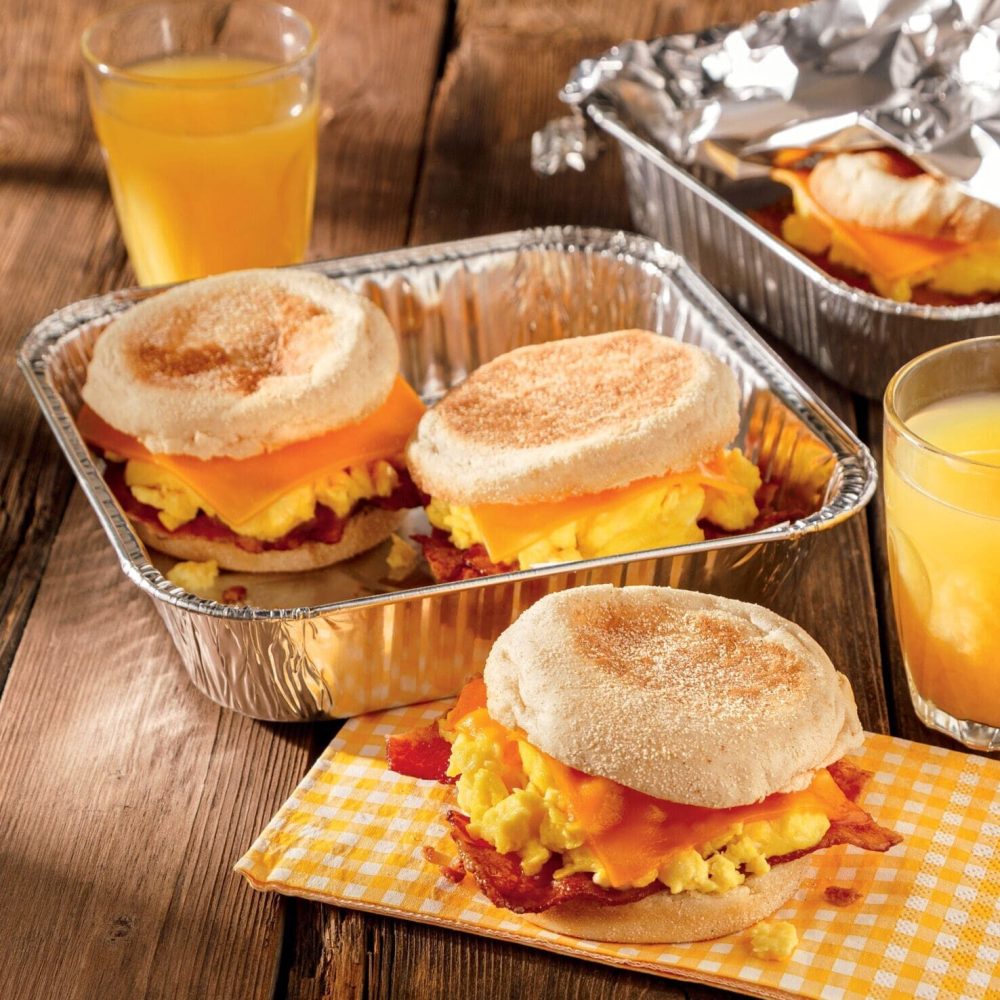Sandwichs déjeuners aux oeufs, bacon et fromage