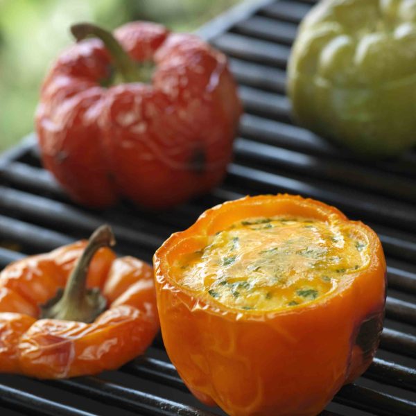 oeufs-grilles-dans-des-poivrons-doux